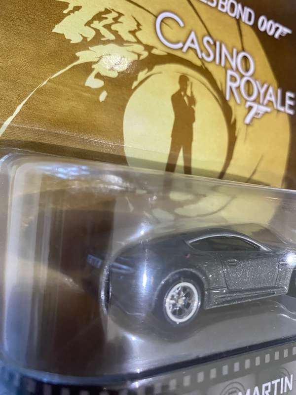 Hot Wheels Retro James Bond Aston Martin Casino Royale