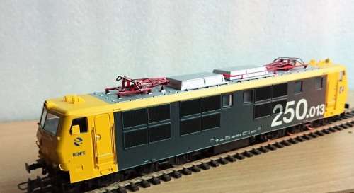 Roco #62419 RENFE E250 Electric Locomotive Digital With Sound 2 Rail