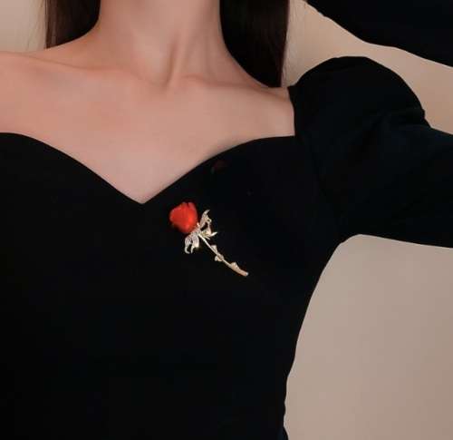 Rose Brooch Gift