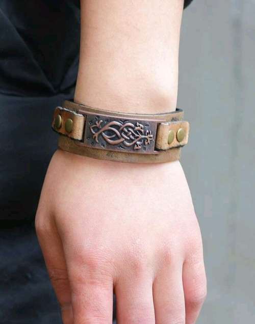 DARA KNOT Leather Wrist Cuff