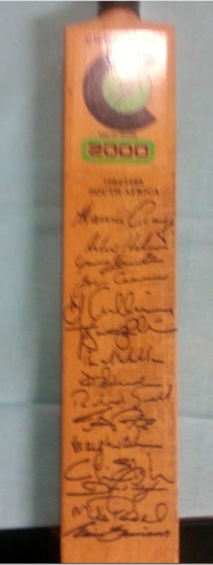 SA CRICKET TEAM MINI BAT- 94/95 SIGNED