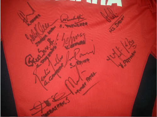 INDIA SIGNED SHIRT WORLD CUP SQUAD 2011 - TENDULKAR INCLUDED