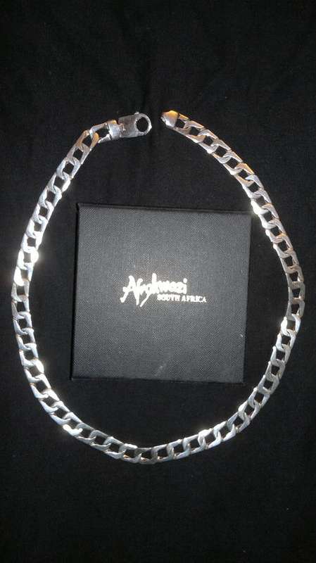 ***BARGAIN-MENS HEAVY SOLID STERLING SILVER CHAIN-82 GRAMS***