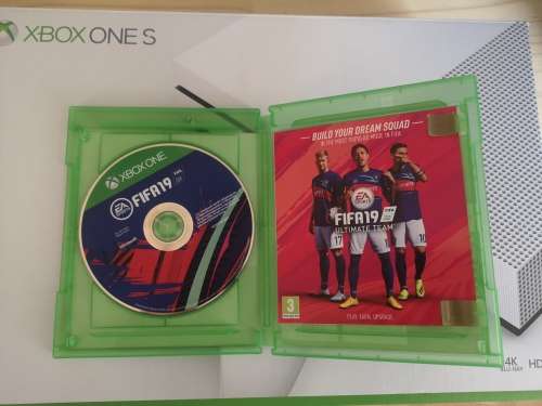 1TB Xbox One S // Fifa 19 // Manufacturers Warranty