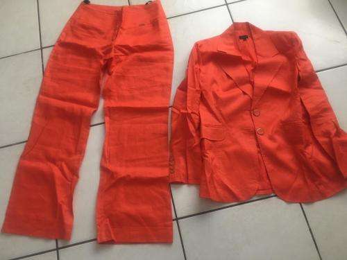 LADIES SUIt