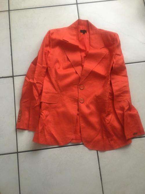 LADIES SUIt
