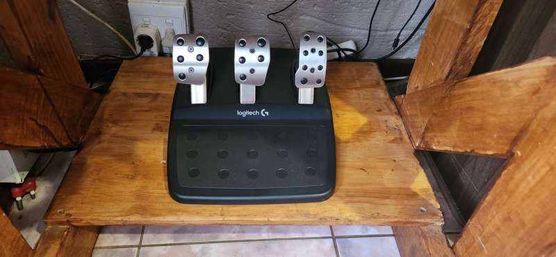 Logitech G29 Racing Wheel (barely used)