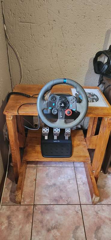 Logitech G29 Racing Wheel (barely used)