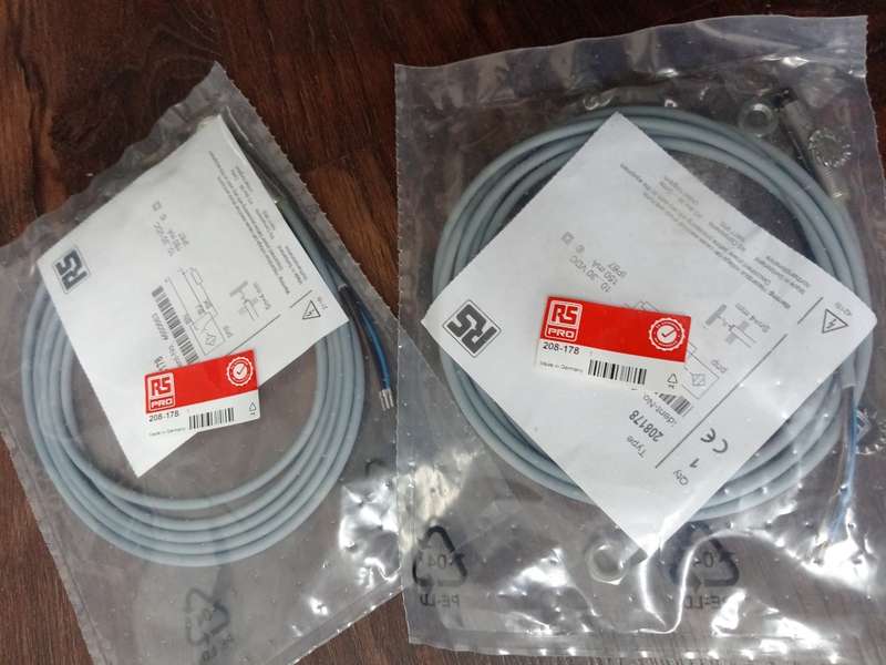 RS PRO Inductive Barrel-Style Proximity Sensor, M8 x 1, 4 mm Detection, PNP Output, 1030 Vdc, IP68