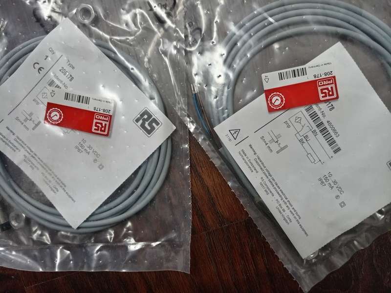 RS PRO Inductive Barrel-Style Proximity Sensor, M8 x 1, 4 mm Detection, PNP Output, 1030 Vdc, IP68