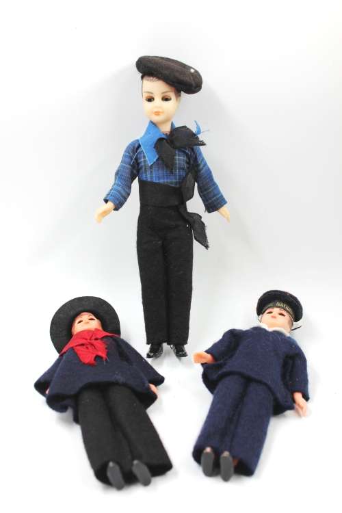 Collection of 7 Vintage Dolls