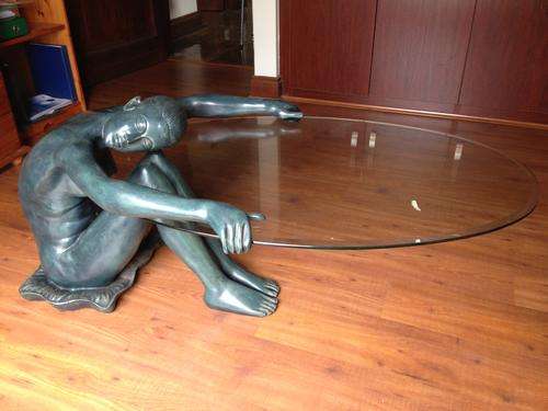 Lady table (coffee table)