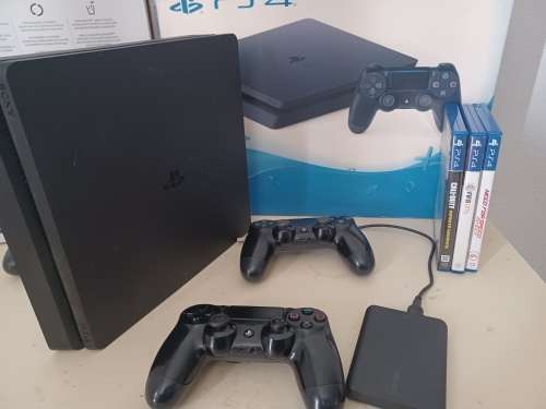 Sony PS4 SLIM 1.5TB 2 Controllers 3 games + 1 free controller