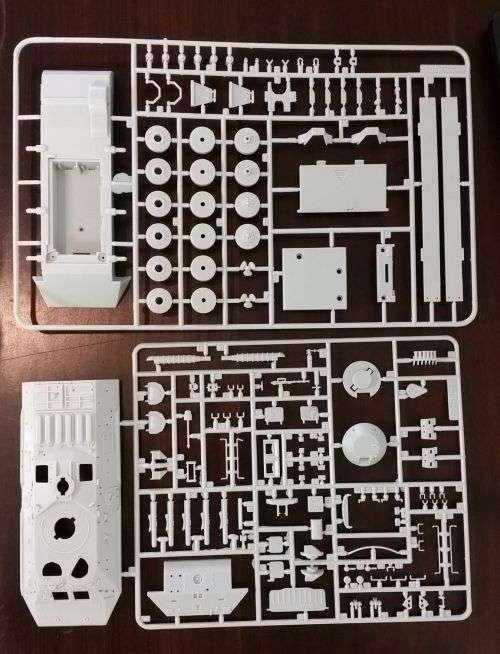 Russian Missile Launcher Vehicle BTR-80 AT5 1/48 Scale