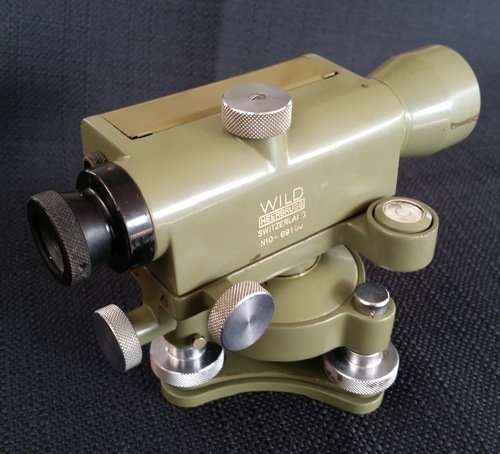 Small Engineers Level - Wild Heerbrugg Switzerland N10 - with Original Steel Case - 1960's