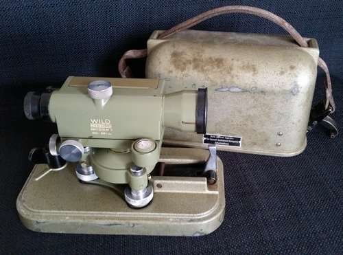 Small Engineers Level - Wild Heerbrugg Switzerland N10 - with Original Steel Case - 1960's