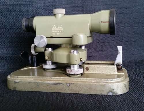 Small Engineers Level - Wild Heerbrugg Switzerland N10 - with Original Steel Case - 1960's