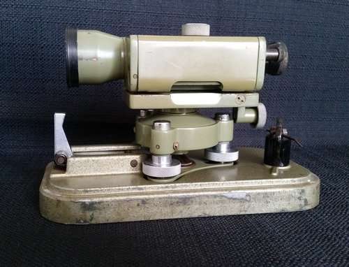 Small Engineers Level - Wild Heerbrugg Switzerland N10 - with Original Steel Case - 1960's
