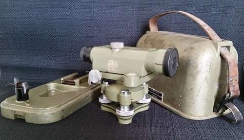 Small Engineers Level - Wild Heerbrugg Switzerland N10 - with Original Steel Case - 1960's