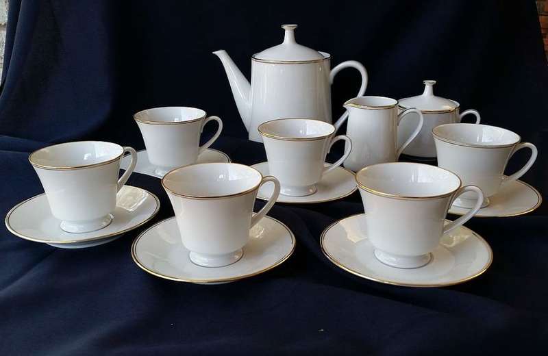 Noritake Japan - Royal Crockery Tea Set - Sri Lanka Pattern - 17 Piece, Beautiful Condition