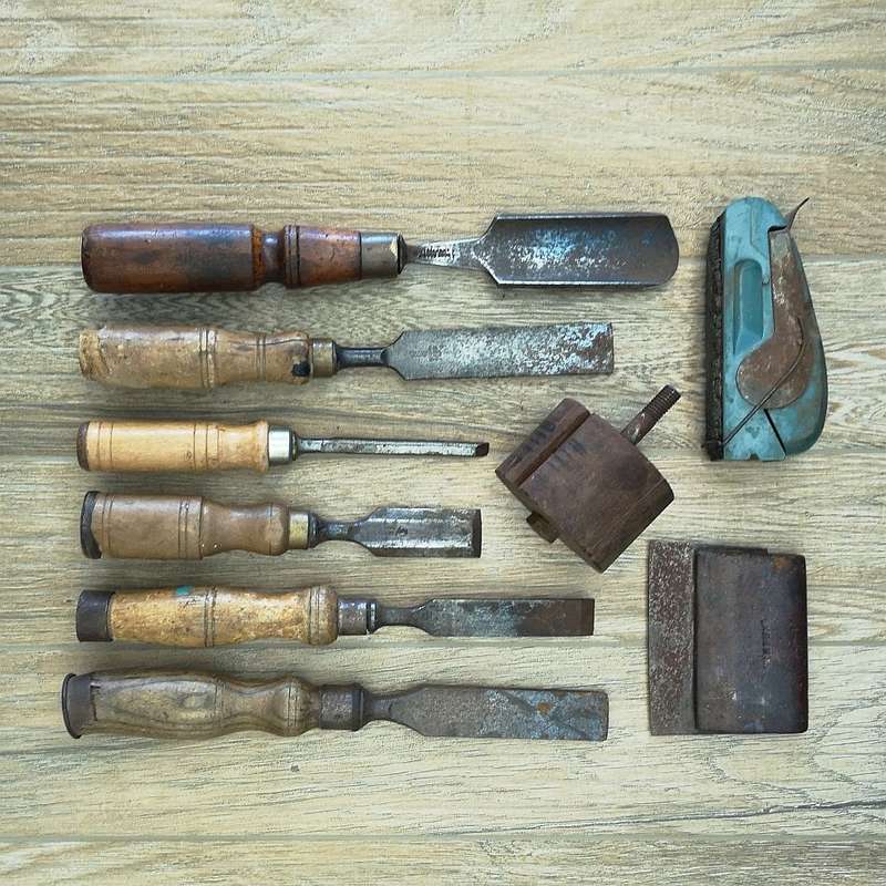 Collection of Wood Carving Chisels, Buffer, Speed Grits Sander, Wood Handle Scraper