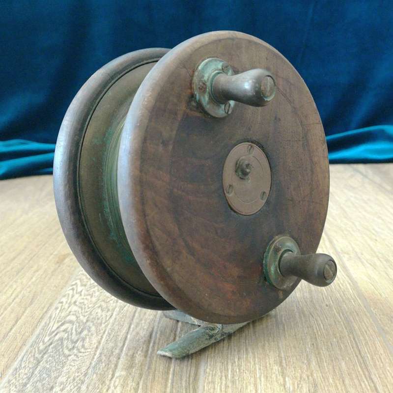 Vintage Fishing Reel - English Wood and Brass Starback Reel - 6" (15,24cm)