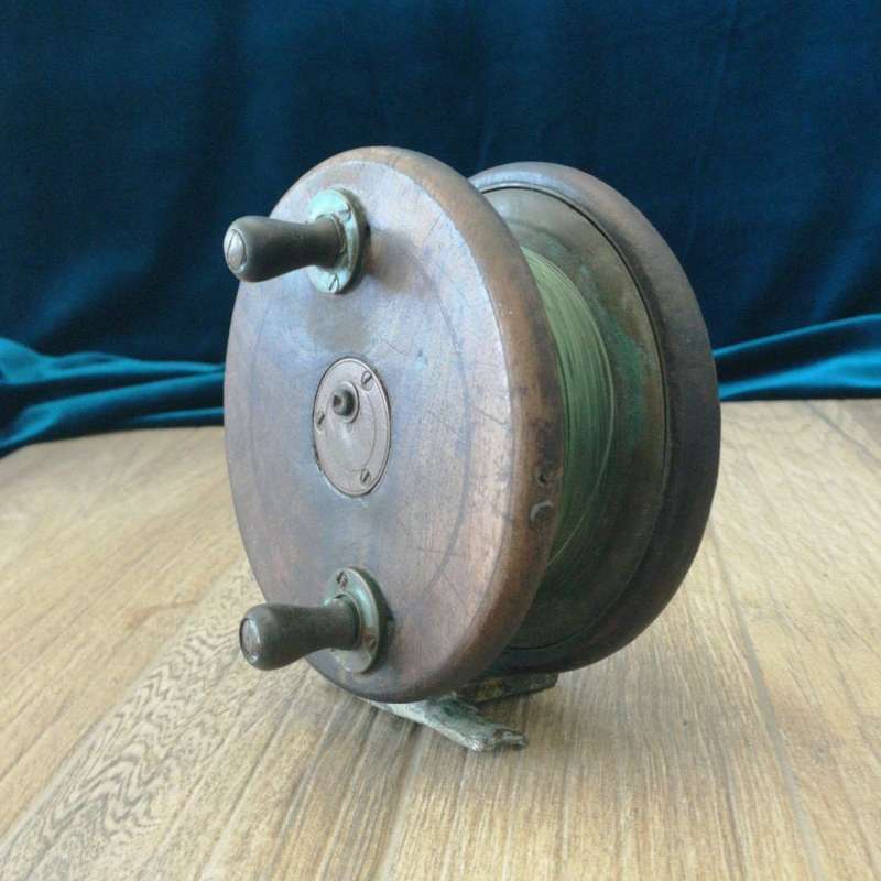 Vintage Fishing Reel - English Wood and Brass Starback Reel - 6" (15,24cm)