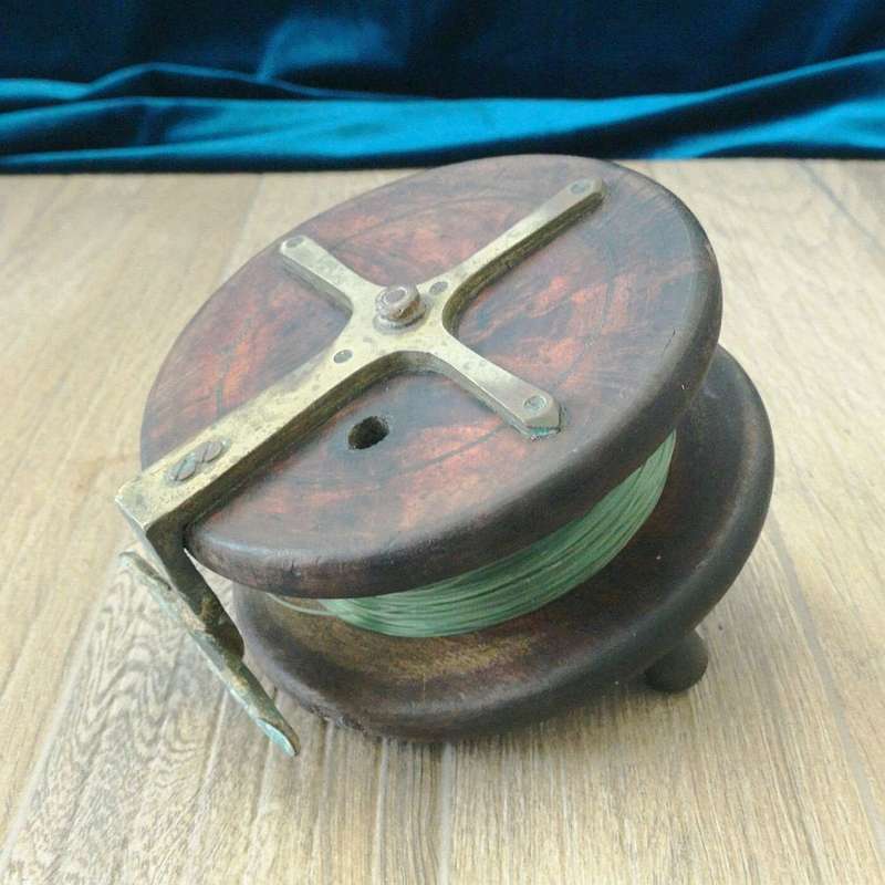 Vintage Fishing Reel - English Wood and Brass Starback Reel - 6" (15,24cm)