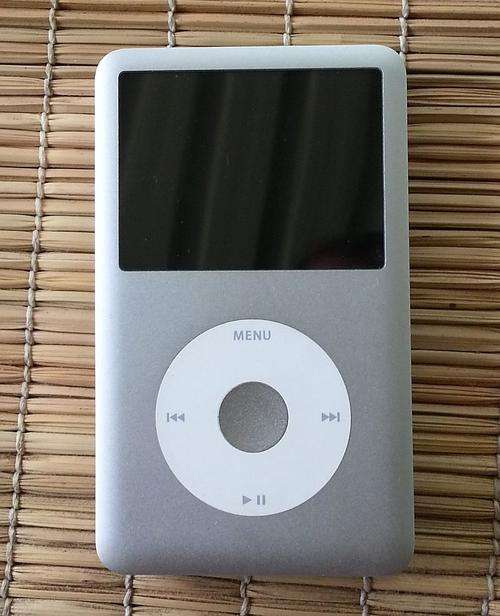 iPod Classic 80GB Click Wheel Complete with Box Almost New