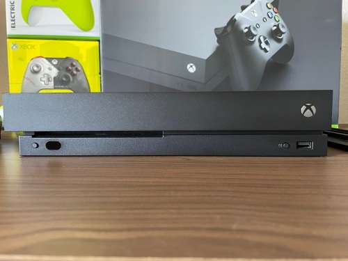 Xbox One X Console Bundle *Immaculate*