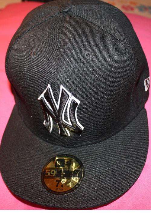 59FIFTY NEW ERA FLAT PEAK - CAPS BLACK UNDERPEAK NY NEW YORK 7 1/4 57.7CM TRUE FITTED