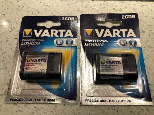 1 Lot : 2x Varta Professional Lithium  Batteries 2CR5