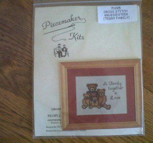 Piecemaker Kit no 71225 cross stitch Teddy Family complete set including everyrhing See photo's.