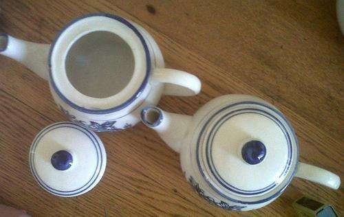 2x Blue & White 1cupper Tea Pot incl. lid 10cm h x 18cm w price per pot see photo's