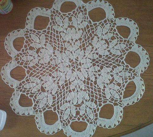 Hand crochet (leave ) Doily 47,5cm diameter 100% cotton  yarn used