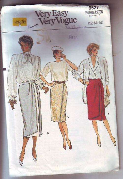 Vogue sewing Pattern  no 9527  used pattern   size 12,14,16