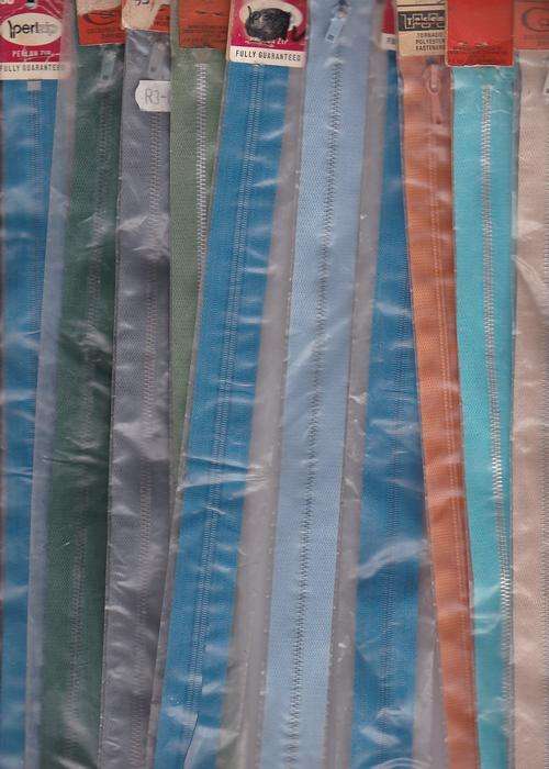 Metal Zips 30cm x-stock  closed down shop Multi-color as per scan ,10 per pack Sewing accessories