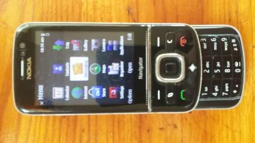 Nokia 6710 Navigator with car mount bracket