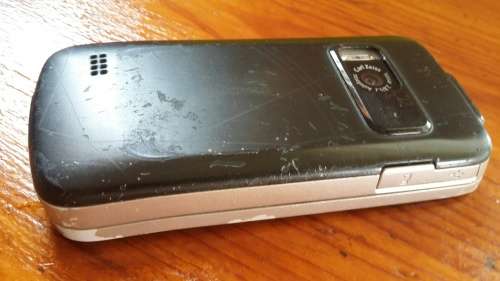 Nokia 6710 Navigator with car mount bracket