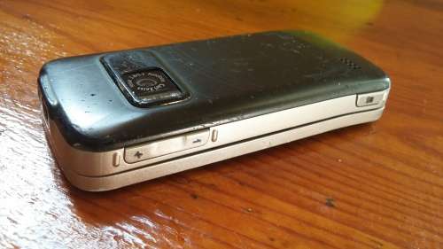 Nokia 6710 Navigator with car mount bracket
