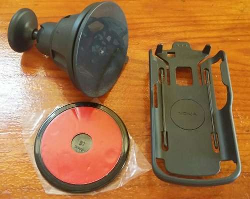 Nokia 6710 Navigator with car mount bracket