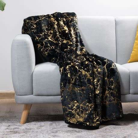 Sesli Plush Throw - Black & Gold Pattern