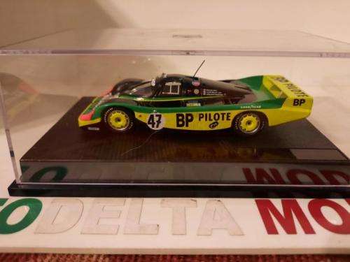 PORSCHE 956
