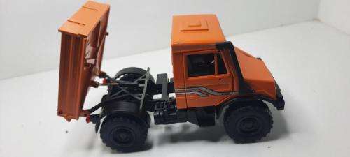MERCEDES BENZ TRUCK/ UNIMOG