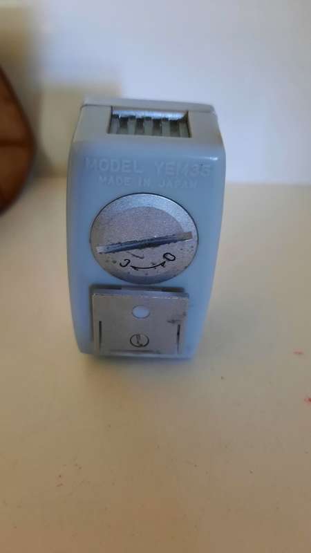 YASHICA YEM 35 Super Shoe Mount Light Meter and Case