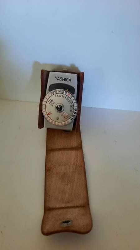 YASHICA YEM 35 Super Shoe Mount Light Meter and Case
