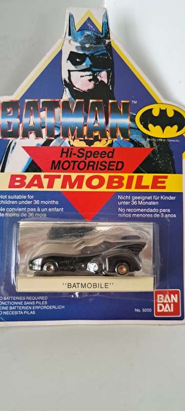 BATMAN AUTOMOBILIA - BATMOBILE