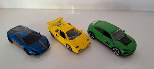 Hot Wheels LAMBORGHINI`S URUS/ HURACAN/ COUTACH