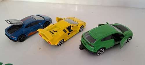 Hot Wheels LAMBORGHINI`S URUS/ HURACAN/ COUTACH