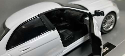 MERCEDES BENZ C63 AMG